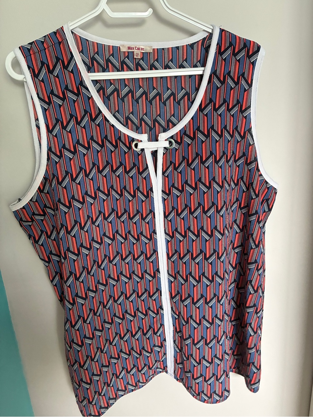 Sleeveless Geometric Tank Top in Red and Navy